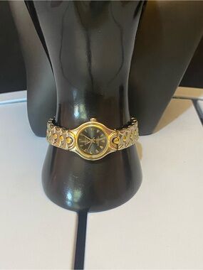 Geneva Vintage Women’s Wristwatch Stainless Steel Black Dial